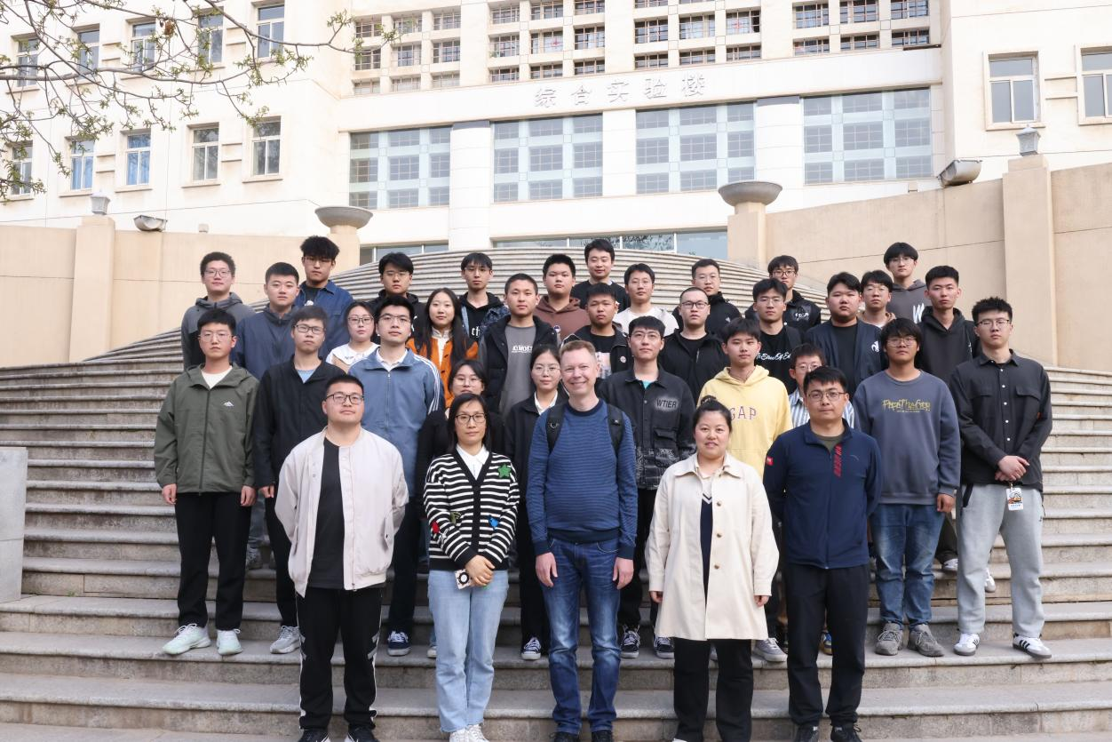 9999js金沙老品牌举办第十五届大学生双语开放交流实践活动